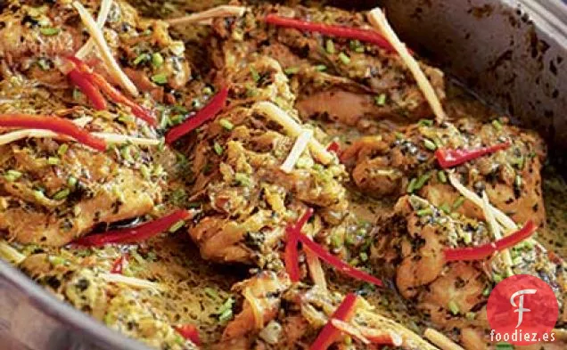 Pollo en caja de especias de la India