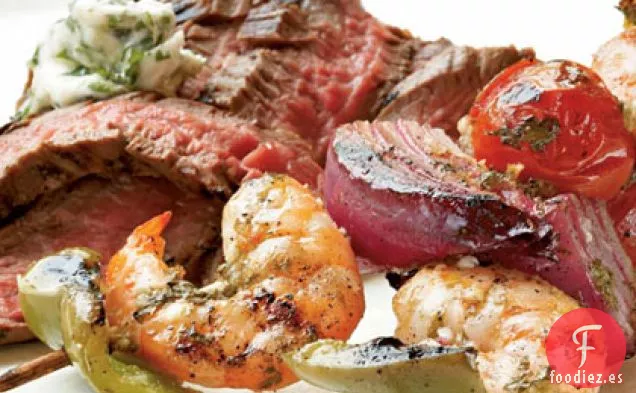 Kebabs de Camarones Marinados con Lima y Jengibre con Filete a la Parrilla y Mantequilla de Cilantro