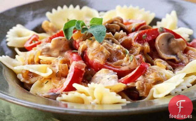 Pasta con Cebolla Caramelizada, Champiñones y Pimiento Morrón