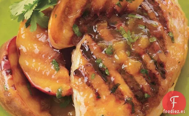 Pollo a la Parrilla y Melocotones con Aderezo de Chipotle y Melocotón