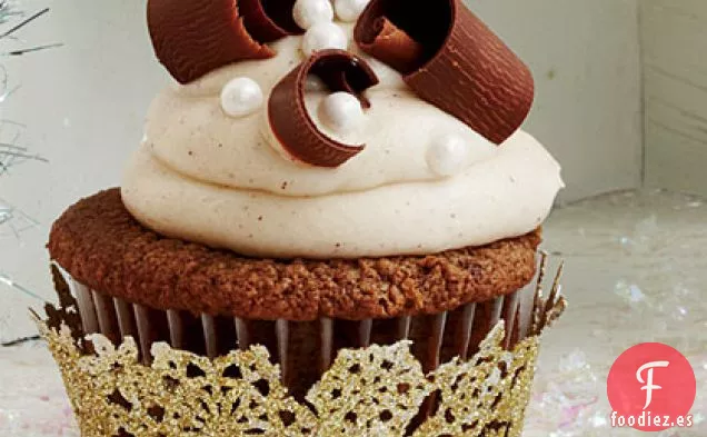 Glaseado de Mantequilla, Canela y Queso Crema Dorado