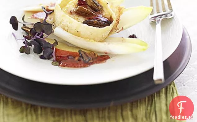 Queso de cabra a la parrilla con aderezo de arándanos