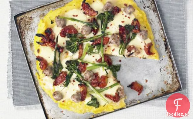 Tarta de polenta con salchichas y brócoli