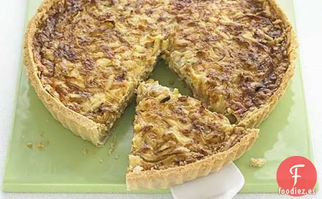 Quiche de cebolla pegajosa y queso cheddar