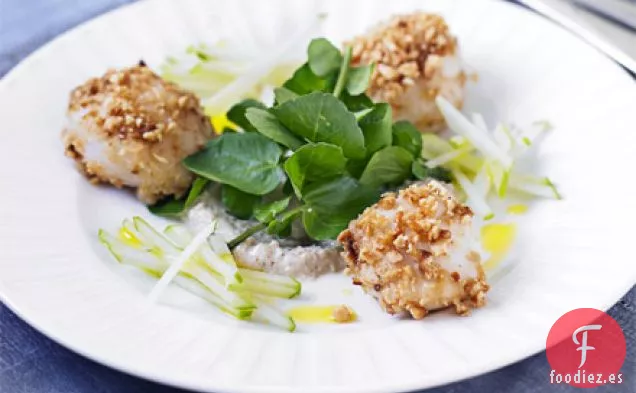 Ensalada de vieira y manzana con aderezo de avellanas