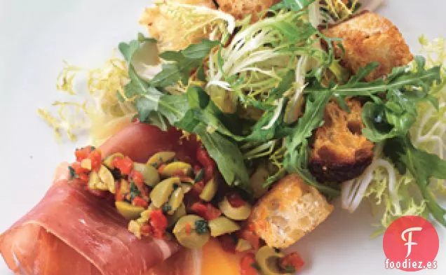 Huevos con Jamón Serrano y Queso Manchego, Condimento de Oliva Verde y Migas