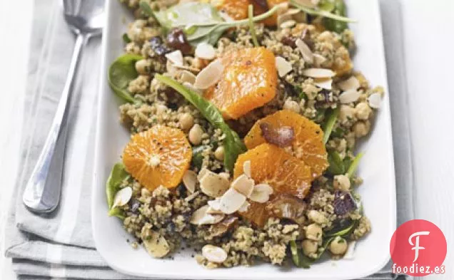 Ensalada de trigo bulgur , dátiles y clementinas