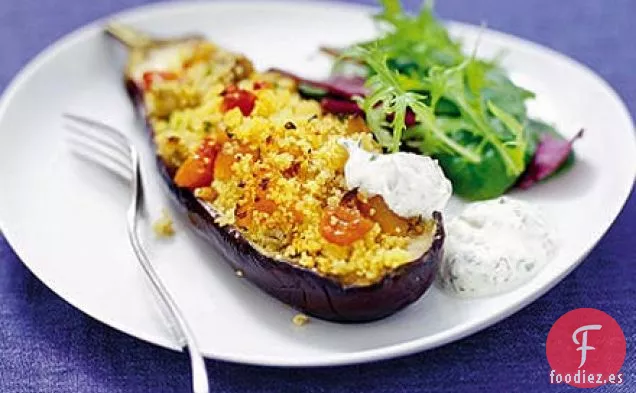 Berenjenas al horno con aderezo de yogur de cilantro