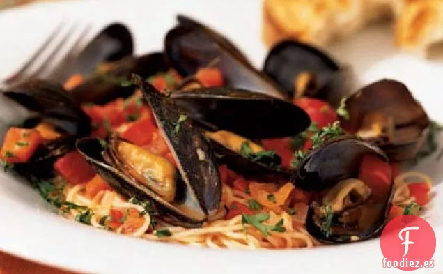 Pasta de Pelo de Ángel con Mejillones y Salsa de Pimiento Rojo