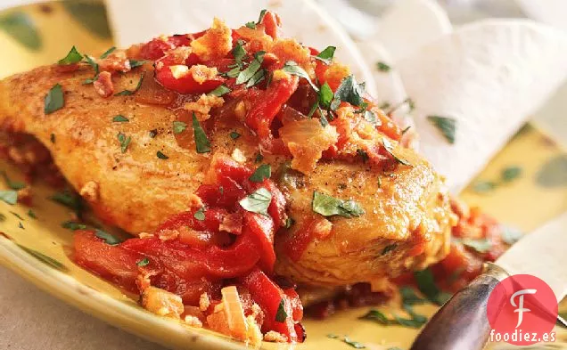 Pollo Ahumado con Salsa de Pimiento Rojo Asado