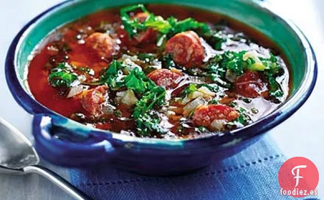 Caldo de col rizada y chorizo