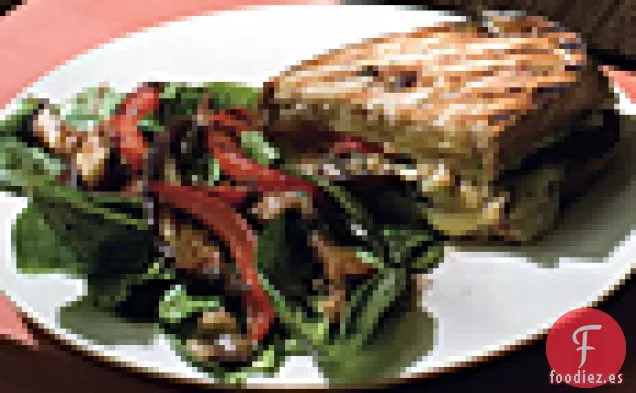 Berenjena, Pimiento Rojo y Fontina Panini con Ensalada de Espinacas