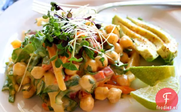 Ensalada De Garbanzos Con Aderezo De Mango Mexicano