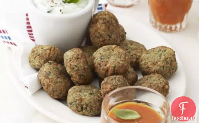 Bocados de falafel de espinacas y queso feta