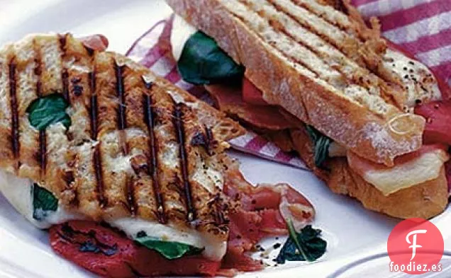 Panini de mozzarella y jamón