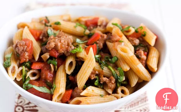 Penne Con Salsa De tomate y Salchicha Picante