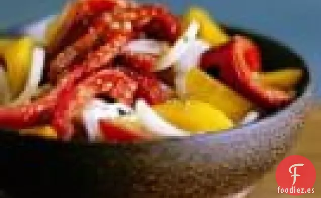 Ensalada De Pimiento Rojo, Cebolla Dulce Y Tomate A La Parrilla