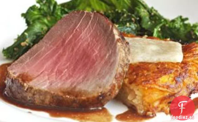 Filete asado de carne de res con chalota y salsa de champiñones