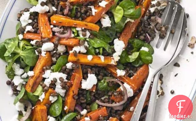 Ensalada de lentejas puy, zanahoria asada con especias y queso feta