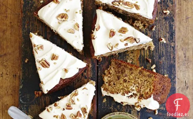 Pastel de calabacín y nuez con glaseado de arce