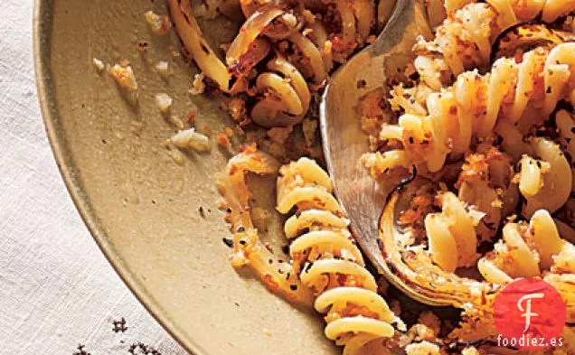 Fusilli con Cebolletas Caramelizadas y Vino Blanco