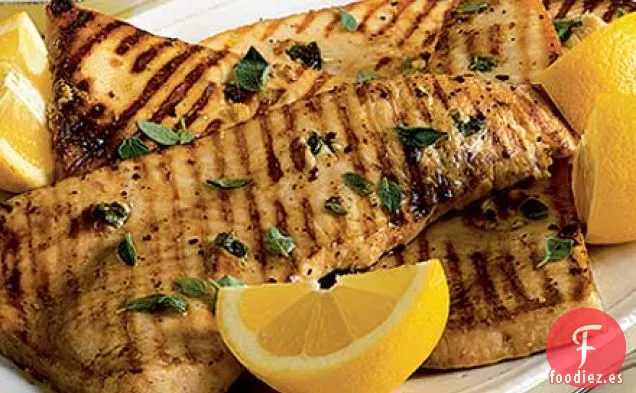 Pesce spada steccato e grigliato (Pez espada con tachuelas de ajo y menta a la plancha)