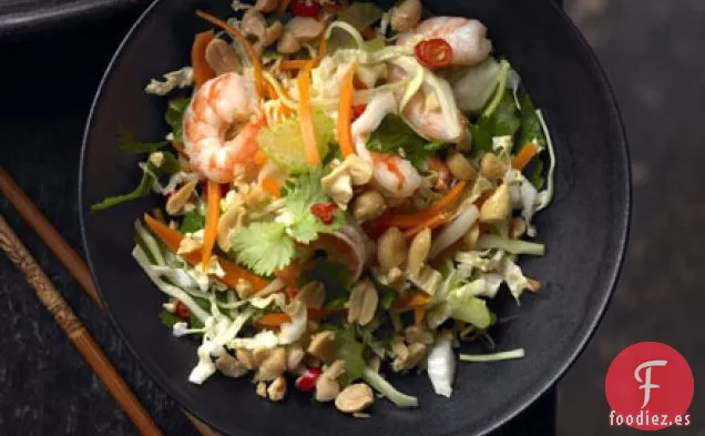 Ensalada crujiente de repollo asiático y gambas
