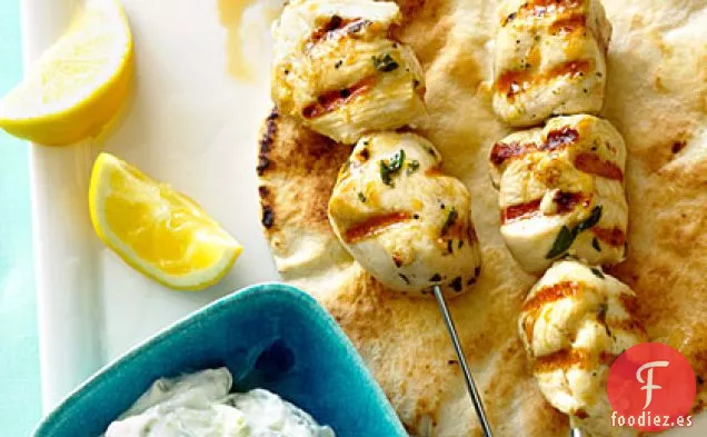 Souvlaki de pollo con Tzatziki