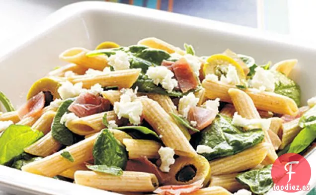 Ensalada de Pasta con Jamón y Aceitunas Verdes Picantes