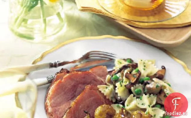 Jamón Glaseado Balsámico y Dijon con Cebollas Perladas Asadas