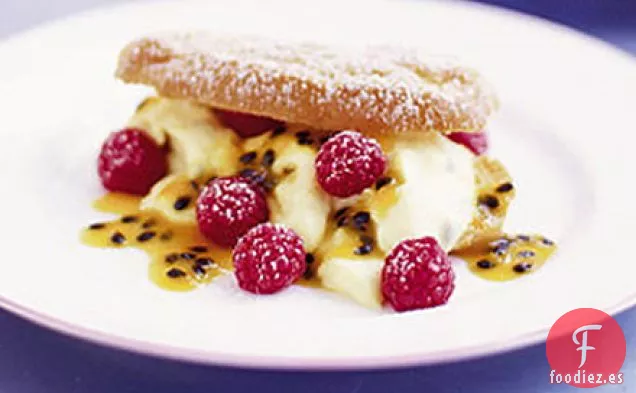 Eclair de maracuyá y frambuesa