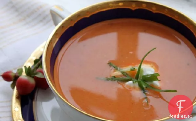 Sopa De Pimiento Rojo Asado Con Carne De Cangrejo