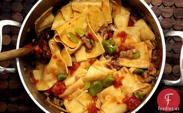 Pasta Con Favas, Tomates Y Salchichas