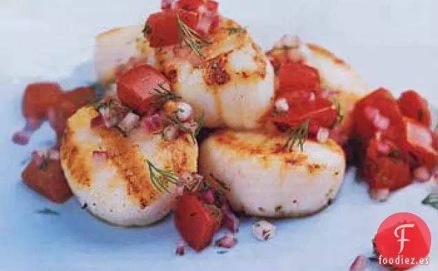 Vieiras a la Parrilla con Salsa de Tomate y Cebolla
