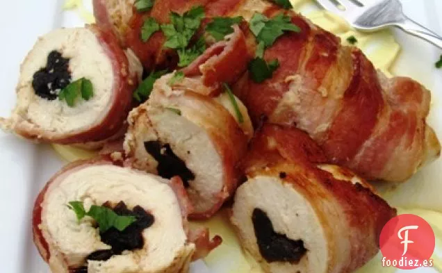Rollos de Pollo y Tocino rellenos de Ciruelas Pasas (Envueltos de Pollo, Tocineta y Ciruela)