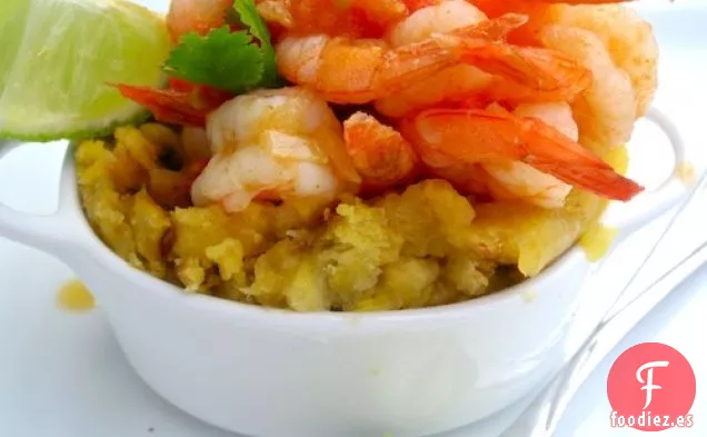 Mofongo con Camarones (Puré de Plátanos Verdes con Camarones)