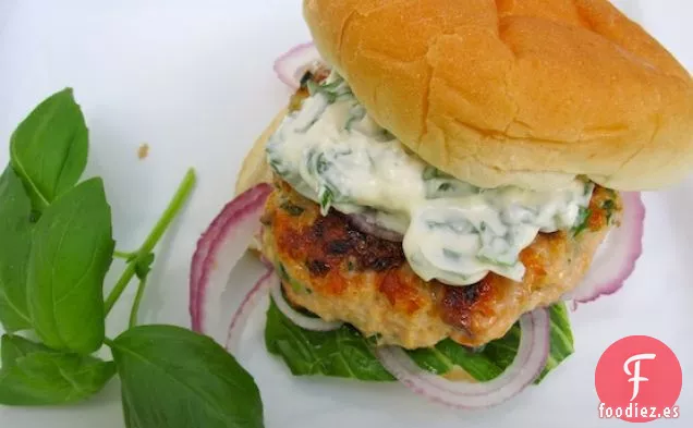 Hamburguesas de Salmón con Mayonesa de Albahaca y Ajo