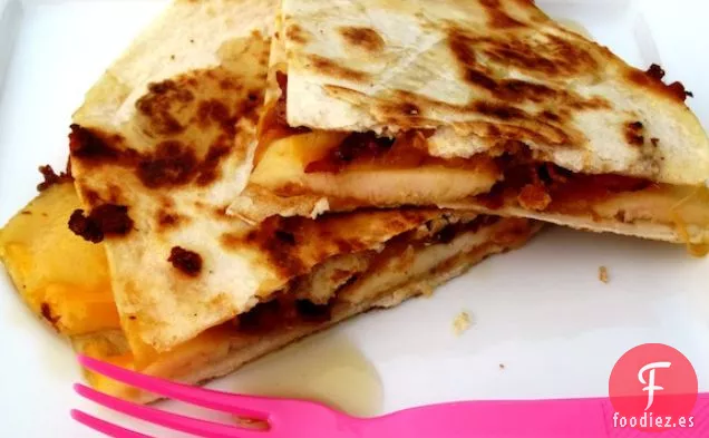 Quesadilla de Manzana con Tocino y Queso Cheddar