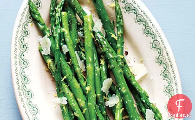 Espárragos con Limón y Pecorino