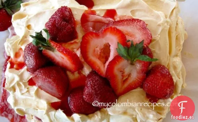 Merengón de Fresas (Postre de Merengue de Fresa Colombiana)