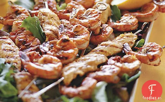 Brochetas de Pollo y Camarones a la Parrilla con Limón y Ajo