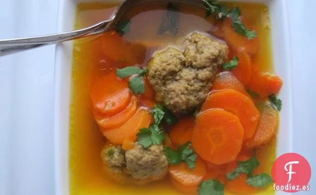 Sopa de Zanahorias y Albóndigas (Sopa de Zanahoria y Albóndigas)