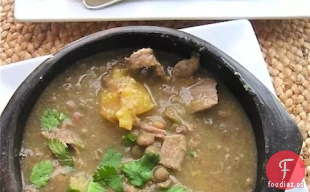 Sancocho o Sopa de Guandú (Sopa Colombiana de Guisantes)
