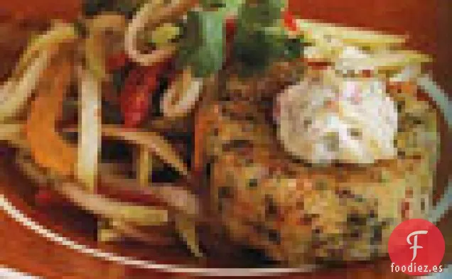 Pasteles De Camarón Y Batata Con Ensalada De Chaote Y Salsa Chipotle