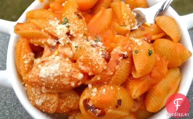 Pasta con Salsa Cremosa de Pimiento Asado y Tomate