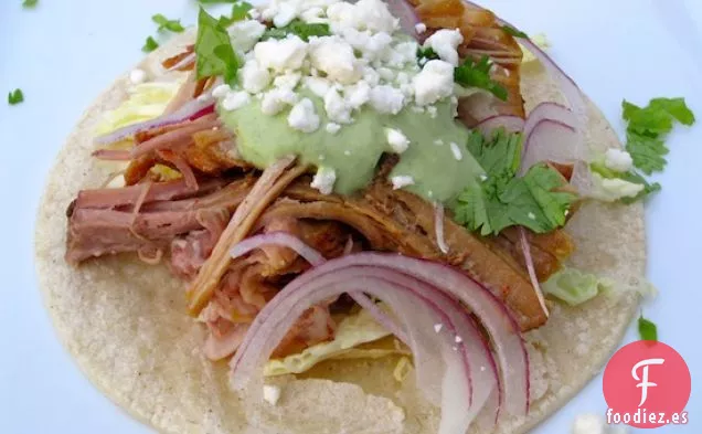 Tacos de Cerdo Rallados con Salsa Jalapeño y Cilantro
