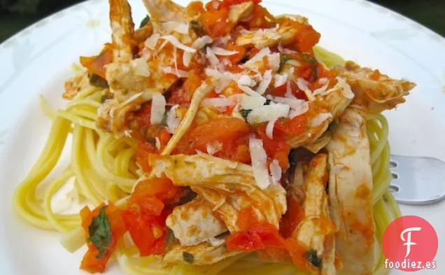 Spaghetti con Pollo y Salsa Criolla (Espaguetis al Estilo Colombiano con Pollo)