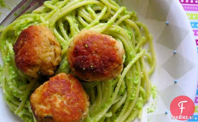 Pasta con Pesto de Guisantes y Bolas de Atún