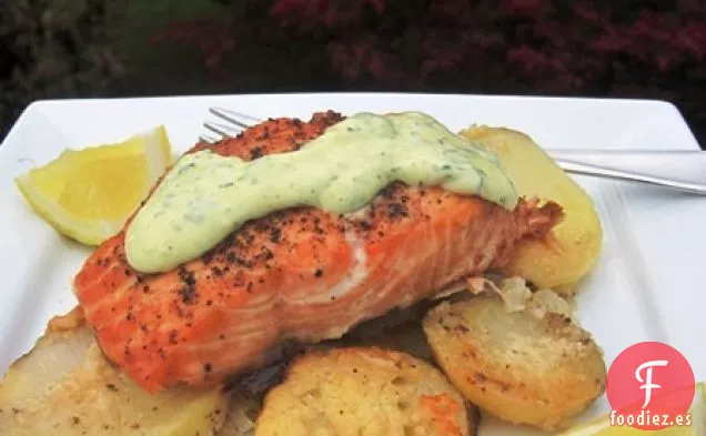 Salmón con Salsa de Mostaza y Hierbas