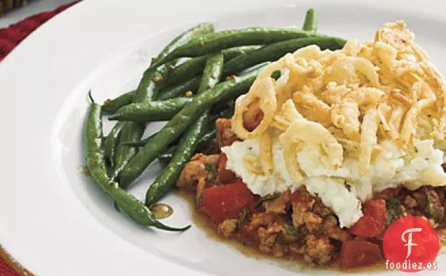 Cazuela de Puré de Patatas y Salchichas con Cubierta de Cebolla